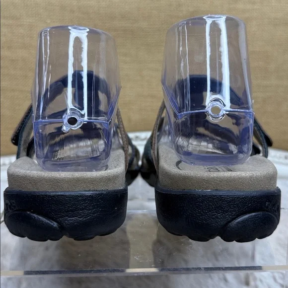 Taos Footwear Brown and Black Sandals - Picture 5 of 11